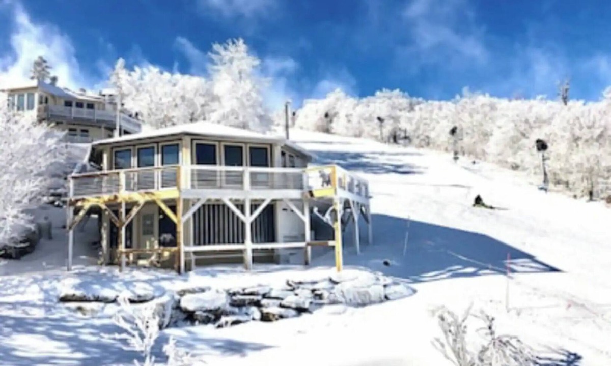 Banner Elk Ski Chalet | New AC! Best Location! SLOPESIDE! Mountain View’s! Walk to Restaurants!