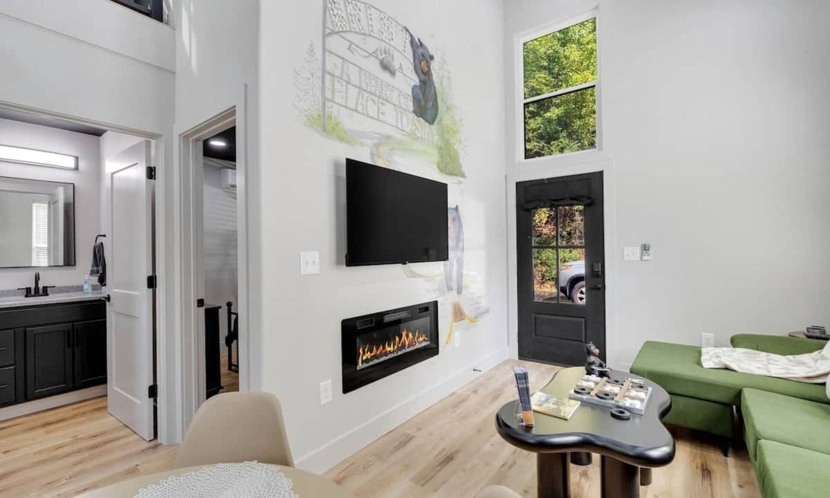 Bristol House | *NEW* Bristol’s Mountain Side Oasis