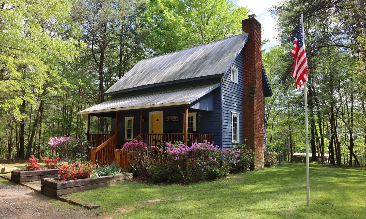 Tigerville Cabin | NEW Listing! Perfect Getaway secluded-historic cabin on 5 acres 30 mins to TIEC