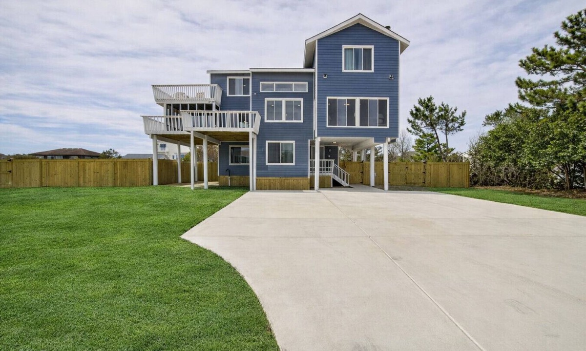 Sandbridge House | New! Luxe Sandbridge Beach, Pool, Hot Tub