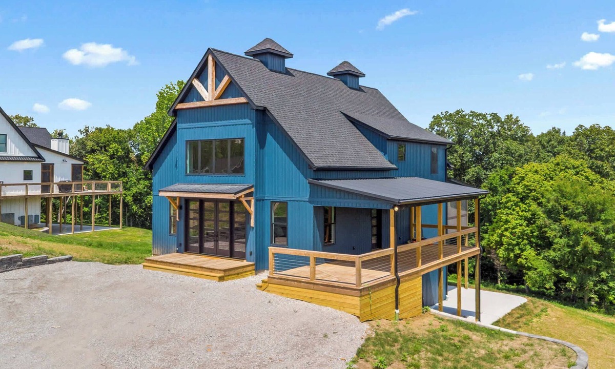 Clarkson House | New luxury home near Nolin Lake and Mammoth Cave!
