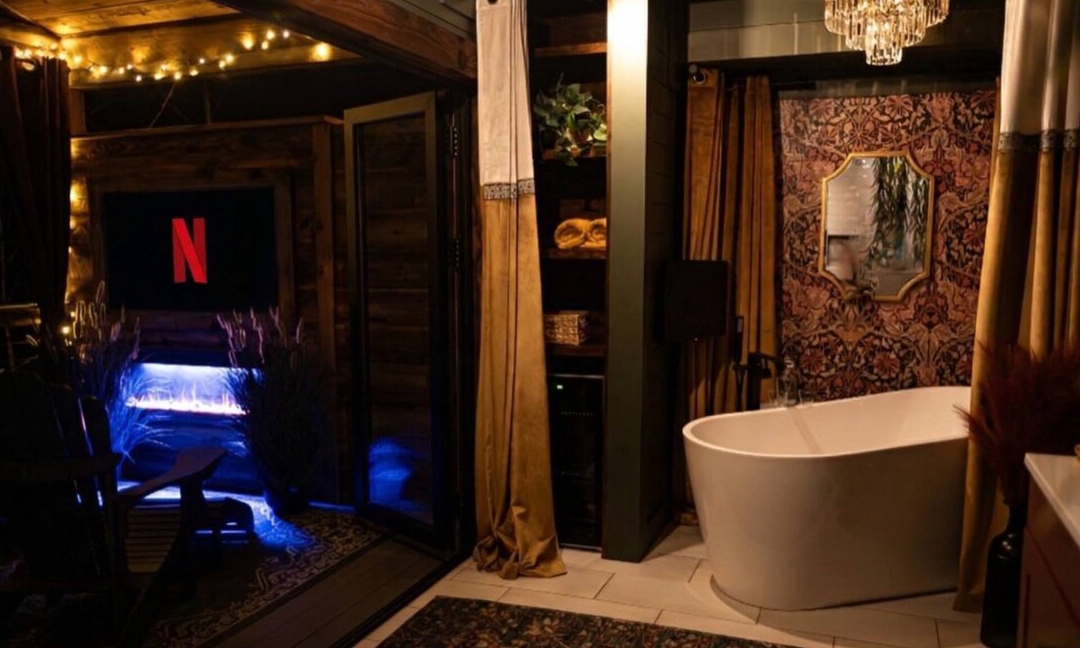 Wellington Cabin | New Romantic Adults Only Covered Hot Tub w/TV & FP