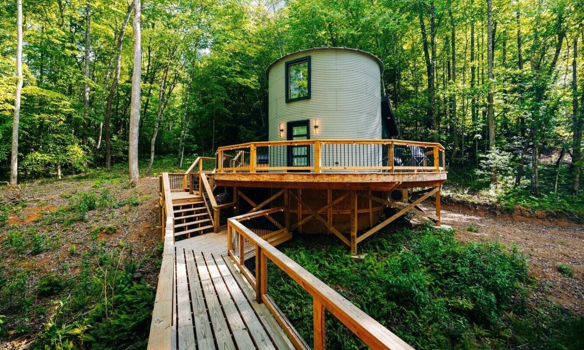 Saint Helens Cabin | NEW Romantic Silo Cabin | Outdoor Shower | Hot Tub