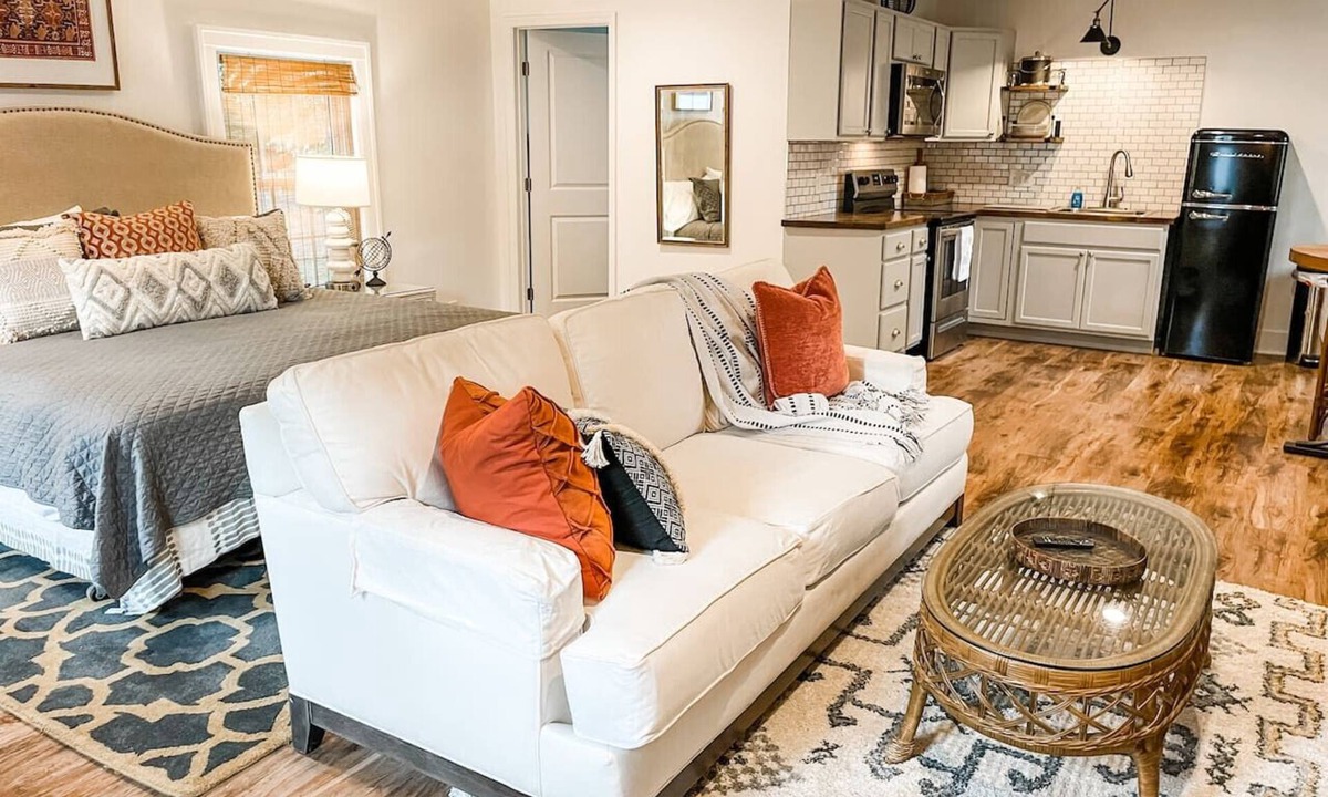 Columbia Apartment | New Studio Apt w/KING Bed- 1mi. to Columbia`s Sq!