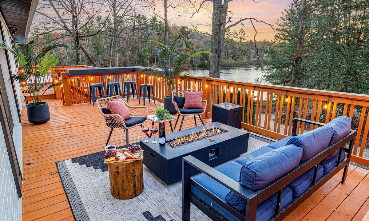 Skyland House | *New* | Stunning 5BR w/Hot Tub, Sauna, Firepit & Theater | 20 Mins to Asheville