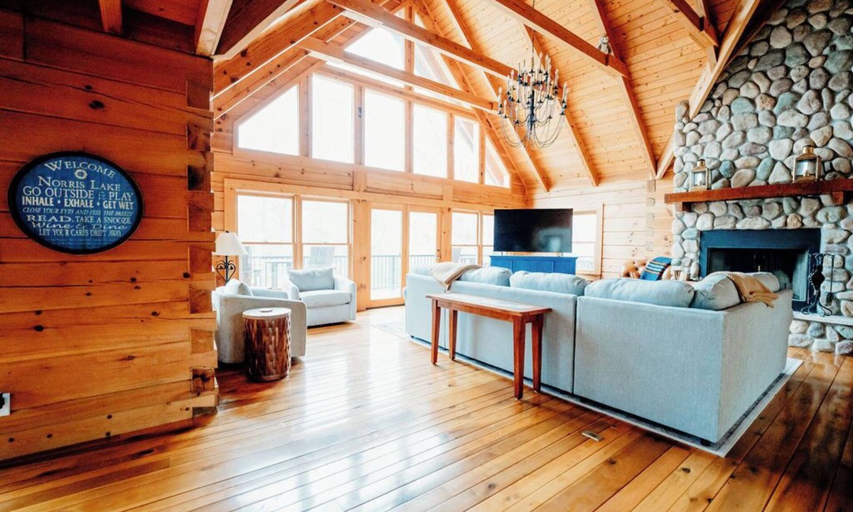 La Follette Cabin | Newly Listed & Renovated 5 Bedroom Cabin, Cove-front living with private dock!