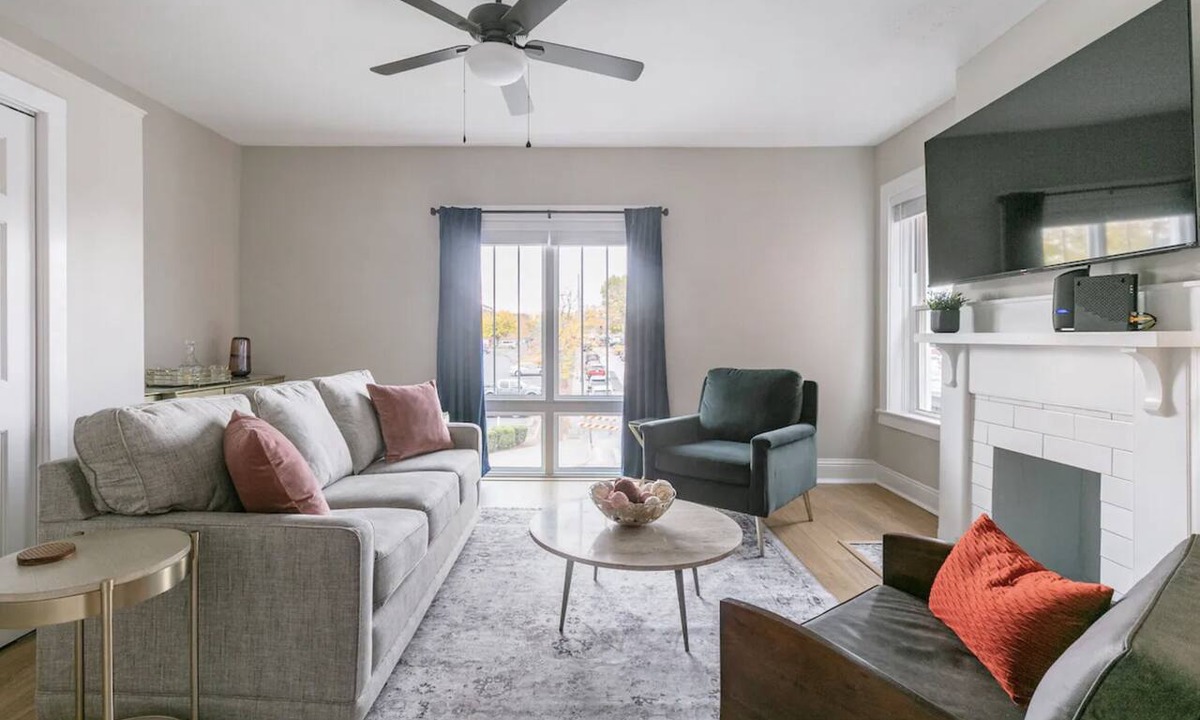 Downtown Apartment | Newly Renovated 2BR Apartment w/Free Parking in Downtown
