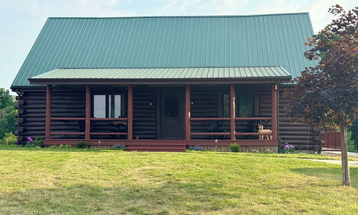 Spencerville Cabin | Newly Renovated Cabin Sleeps 12 Comfortably!