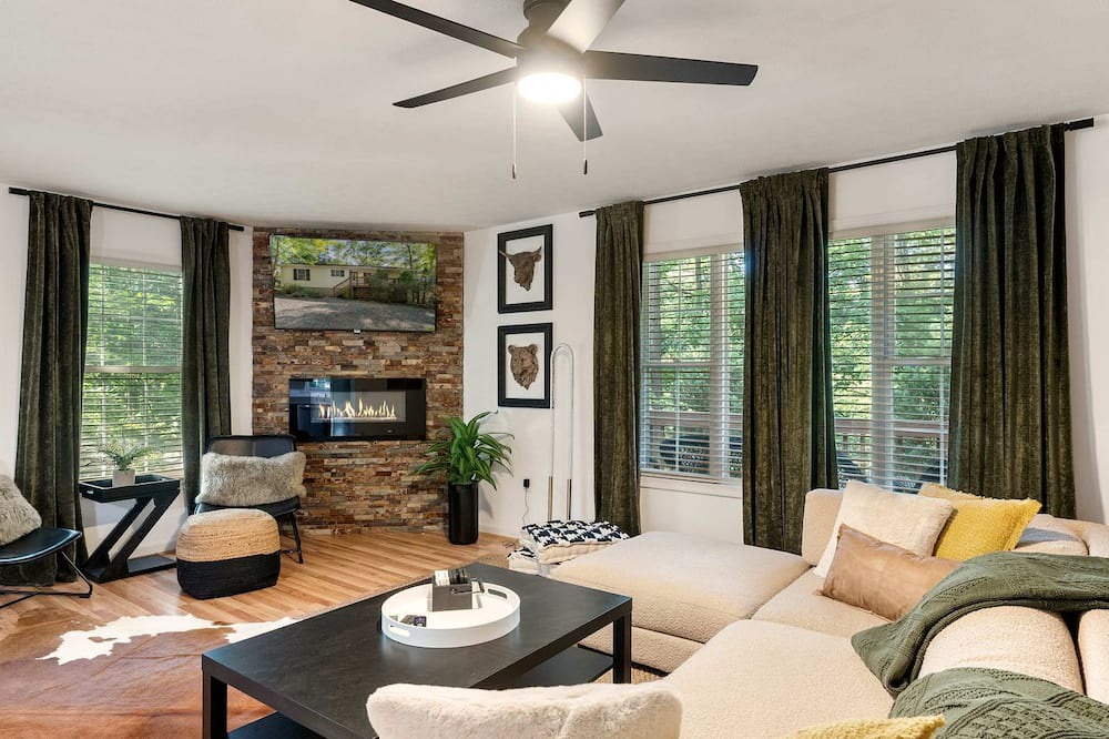 Mount Jackson House | Newly Updated Vacation Home with Hot Tub & Fire Pit Near Bryce Resort, Mount Jackson VA