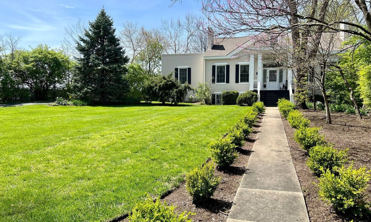 Downtown House | Next to Rupp. Historic downtown 2-story, gated home at the center of Lexington!