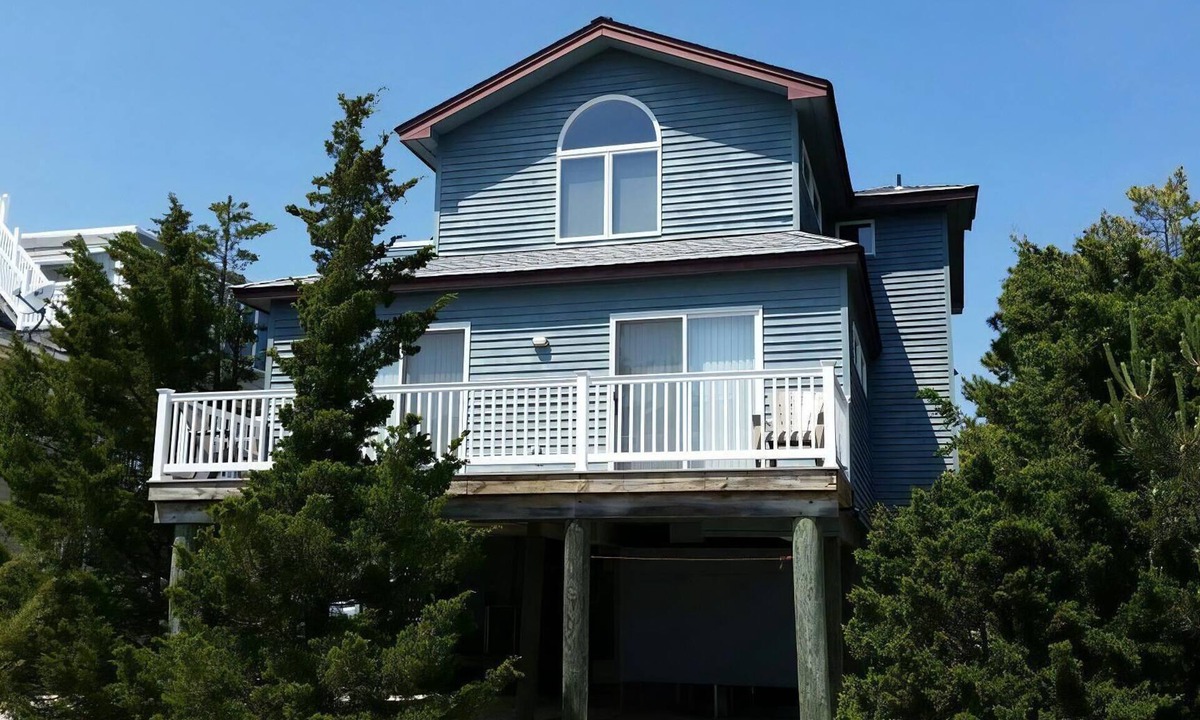 Barnegat Light House | Nice reversed living home, located 3rd from beach in Barneghat Light.