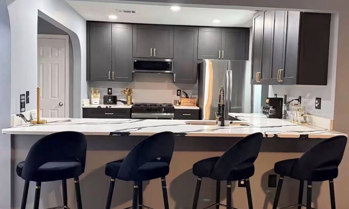 Church Street House | Noir d’Or Delightful 5-bedroom house with AC in vibrant Atlanta, Ga