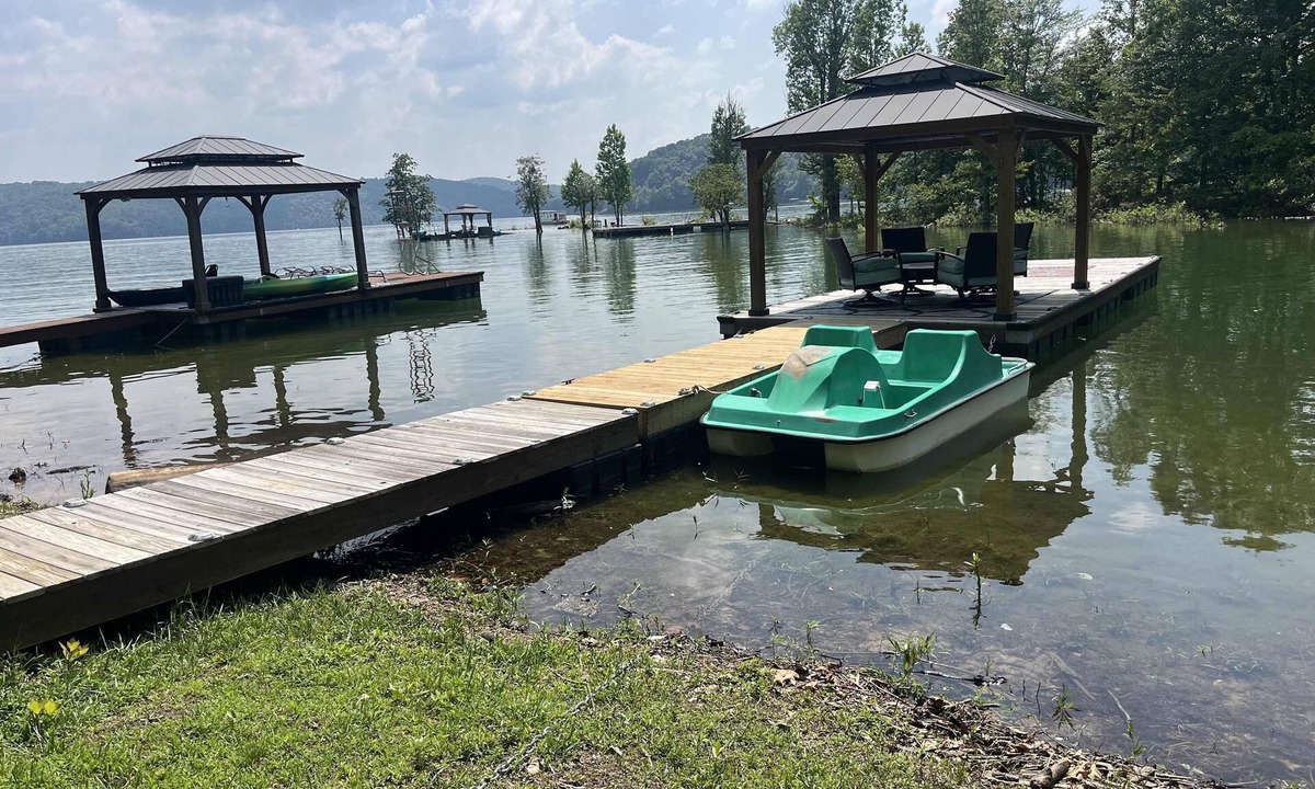 Sharps Chapel House | Norris Lake Cabin Retreat・Dock・Firepit・Grill・Games