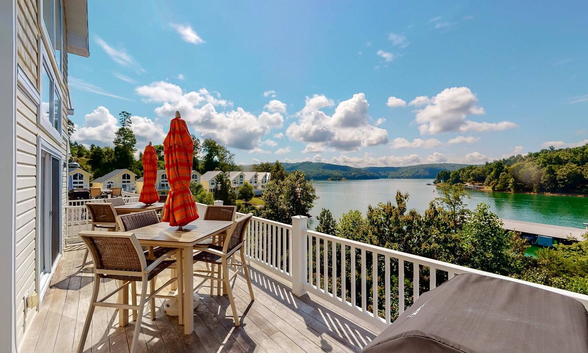 La Follette House | Norris Lake Family Retreat・Shared Pool・Grill・View