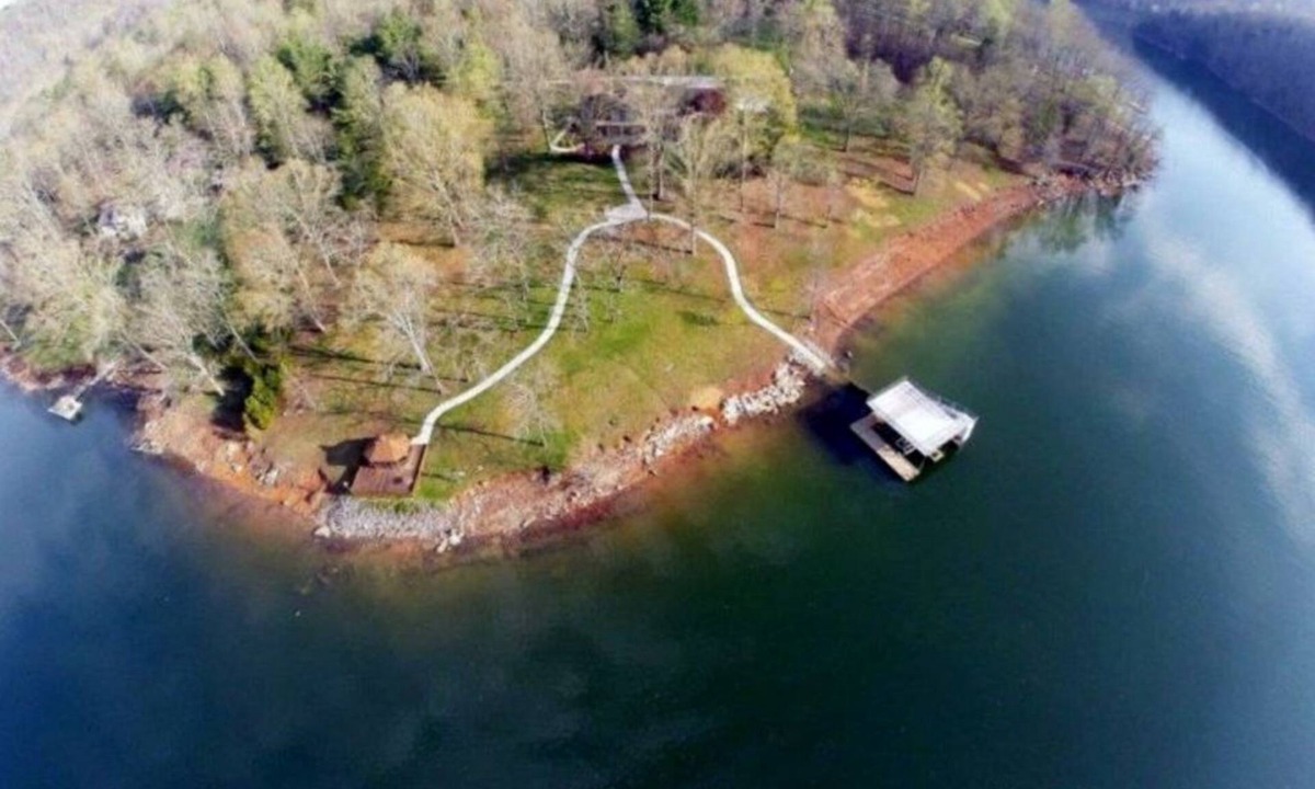 La Follette House | Norris Lake Front Rentals: We still have some prime summer dates available.