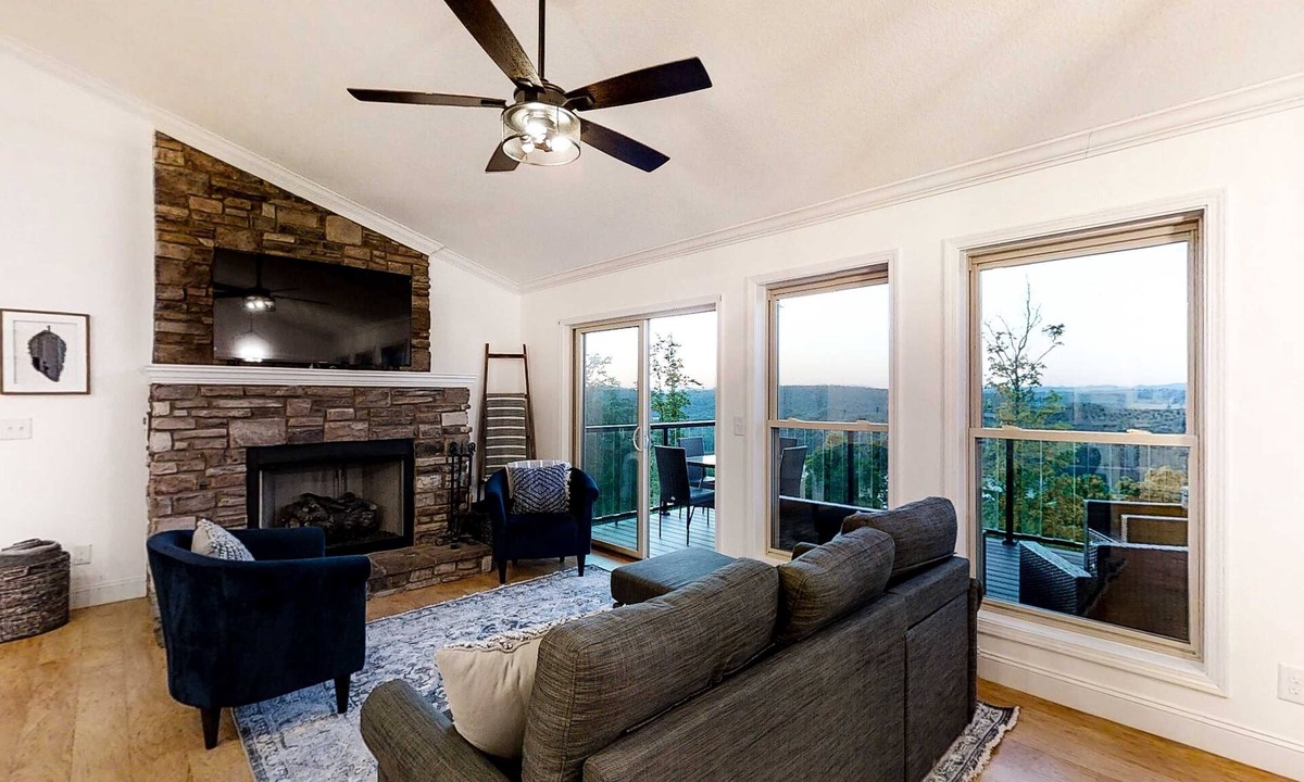 Maynardville Cabin | Norris Lake Retreat・Panoramic Views・Deck・Game Room