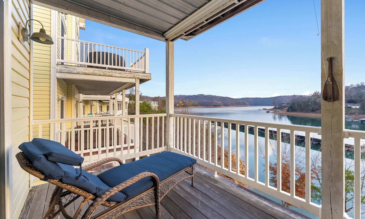 La Follette House | Norris Lake Views, Sleeps 14・Boat Slip・Pool Access