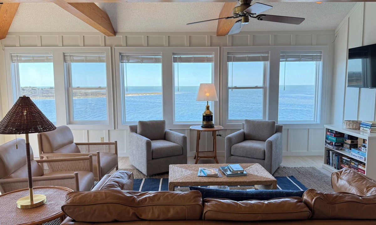 Avon Cottage | OBX Soundfront Cottage : Hot Tub, Boat Ramp, Dock, Sunsets, Complimentary Kayaks