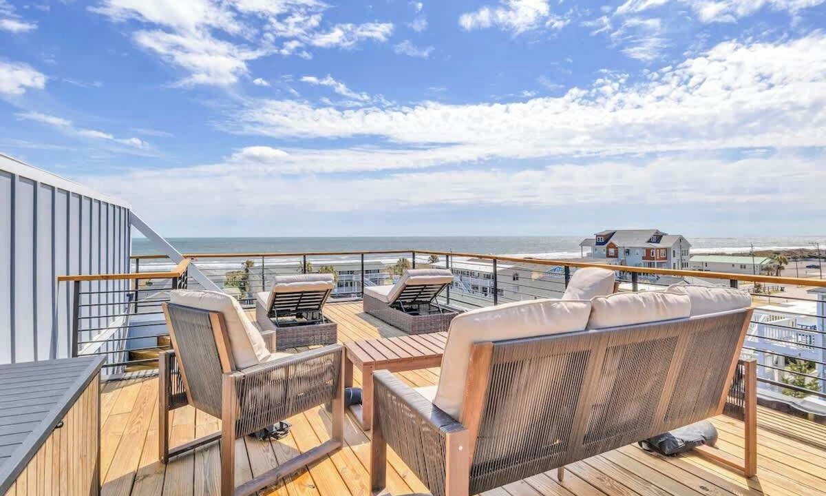 North Carolina Coast House | Ocean View 5BR - Steps To Beach w/Parking/Elevator
