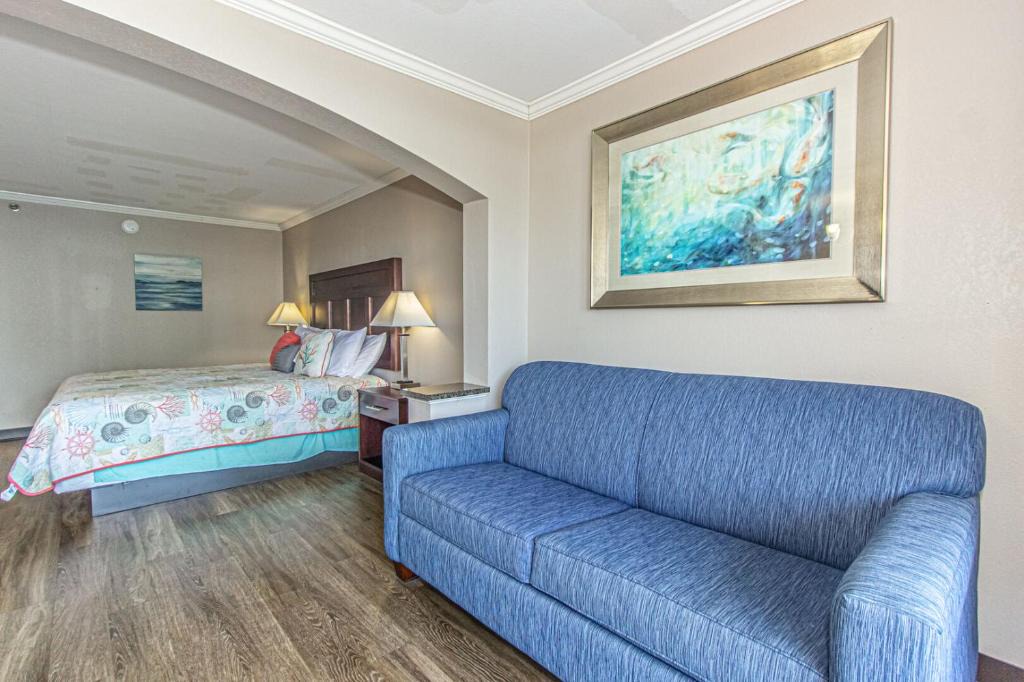 Myrtle Beach House | Ocean View King Suite with Modern Decor and Accents - Caravelle Resort 605 Sleeps 4 Guests
