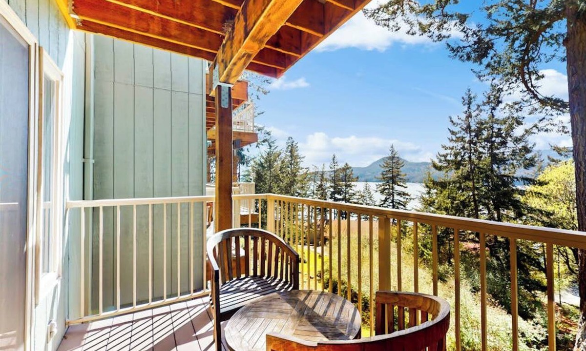 Rosario Apartment | Ocean View Studio with Private Balcony Near Moran State Park