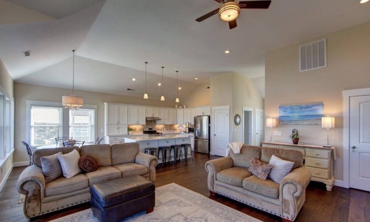 Farrow Shores House | OCEANFRONT Luxury Home - Brand NEW Heated POOL & HOT TUB!