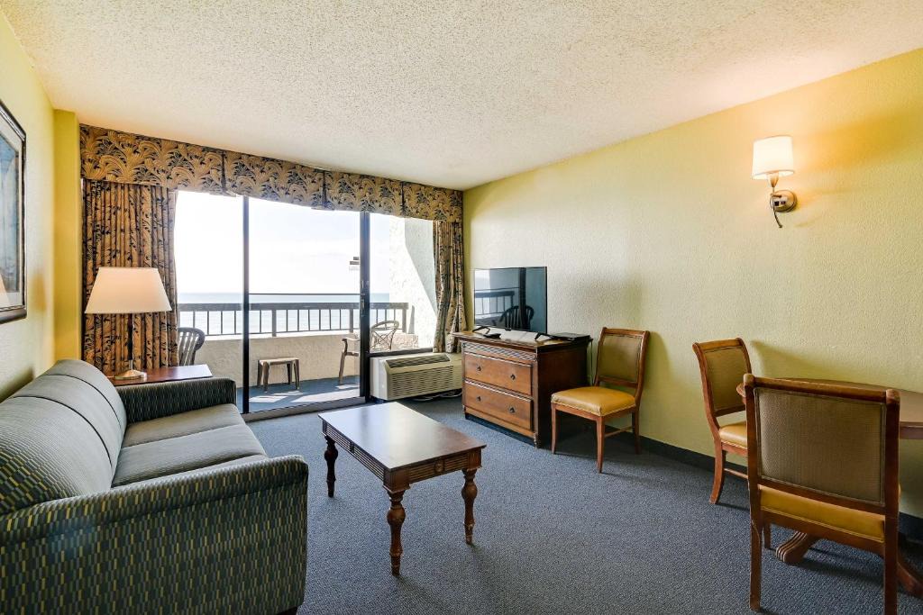 Myrtle Beach Apartment | Oceanfront Myrtle Beach Condo with Resort Amenities!