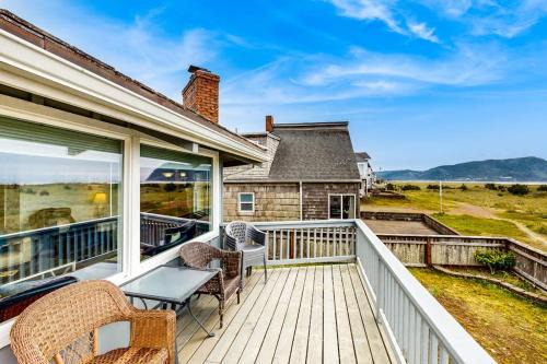 Seaside House | Oceanfront octagon house with panoramic water views WiFi & washer&dryer