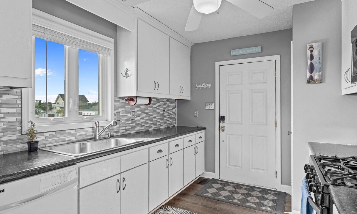 Harkers Island House | Oceanview - 3bed/2bath - Fantastic location on Harkers Island + brand new decks!