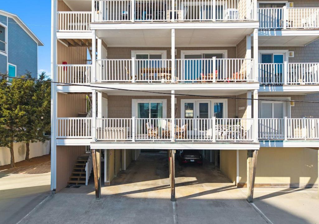North Carolina Coast House | Oceanview Condo Pool Walk to CB Pier Villa