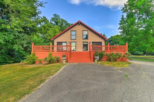 Battletown House | Ohio River Views: Home w/Fireplace & Deck!