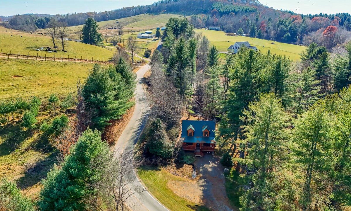 Ennice Cabin | On-Site Waterfall! Cabin Near Blue Ridge Pkwy
