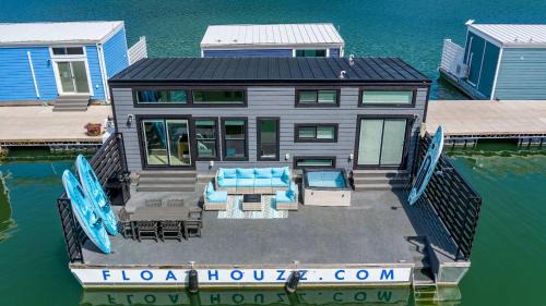 Nancy House | On-Water 20 - Floating House on Lake Cumberland