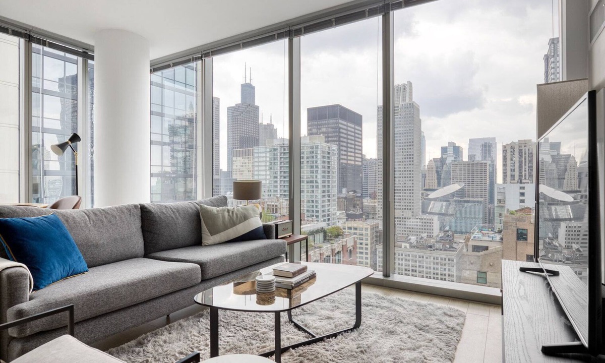 Downtown Chicago Apartment | Open Loop 2BR w/Lounge & Gym, nr Chicago Riverwalk, by Blueground