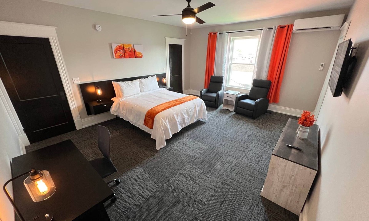 Leitchfield House | Orange Dream Room 🚭 @ Homestay On Main
