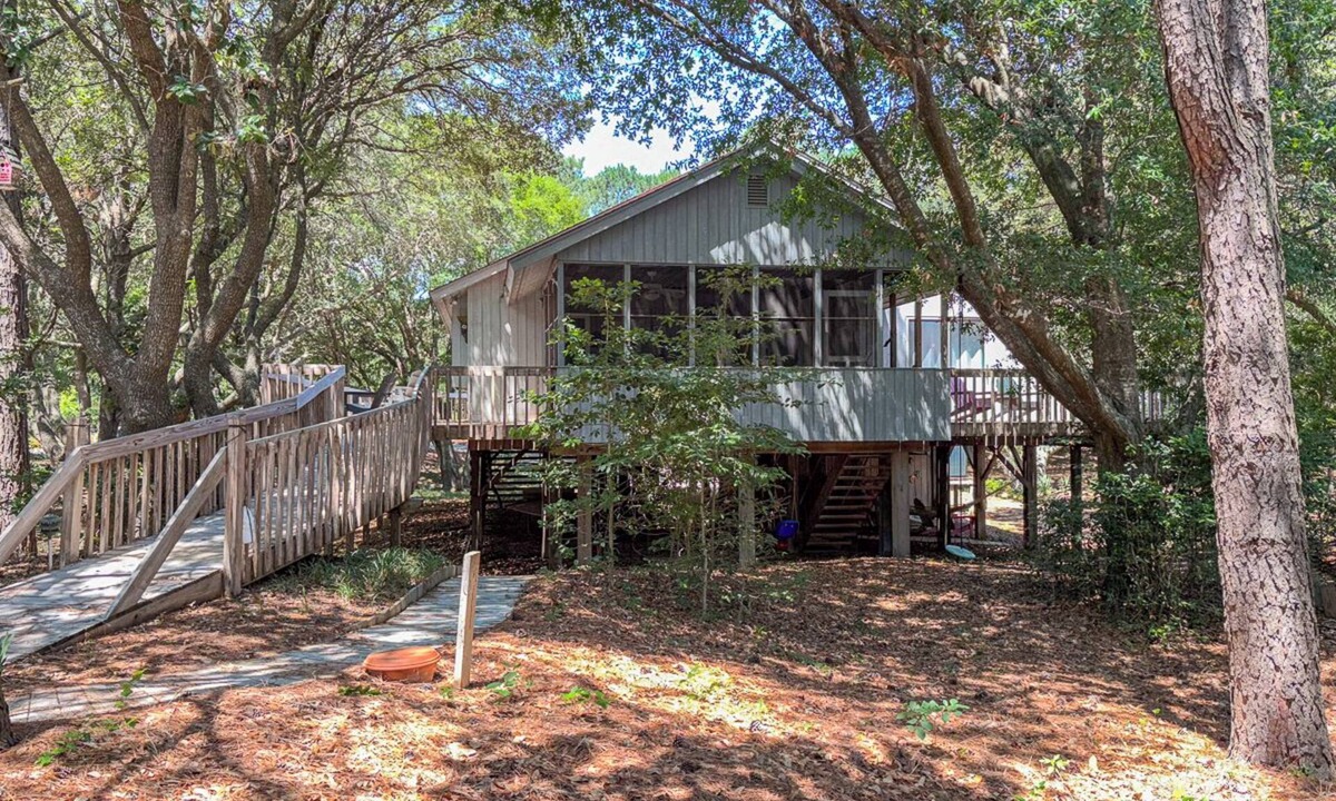 Southern Shores House | Otter Banks - 3 BR Ranch-style Home w/Entry Ramp and Dogs Allowed