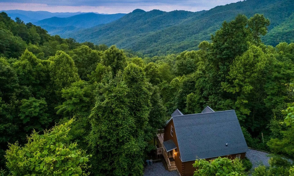 Jackson County House | Our Pinnacle - Private Home Nestled in the heart of the Smokies - With a hot tub!