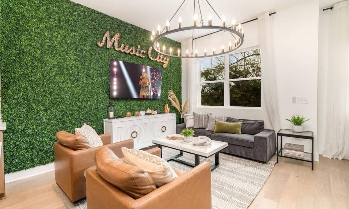 Katie Hill Neighborhood House | Outlaw-Rooftop Patio & Game Room-Mins to Broadway