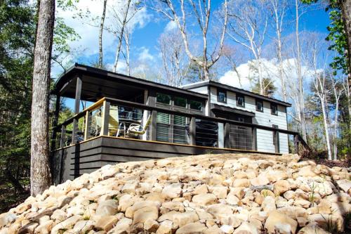 Monteagle House | Outstanding Cottage with Stunning Sights in Monteagle, Tennessee