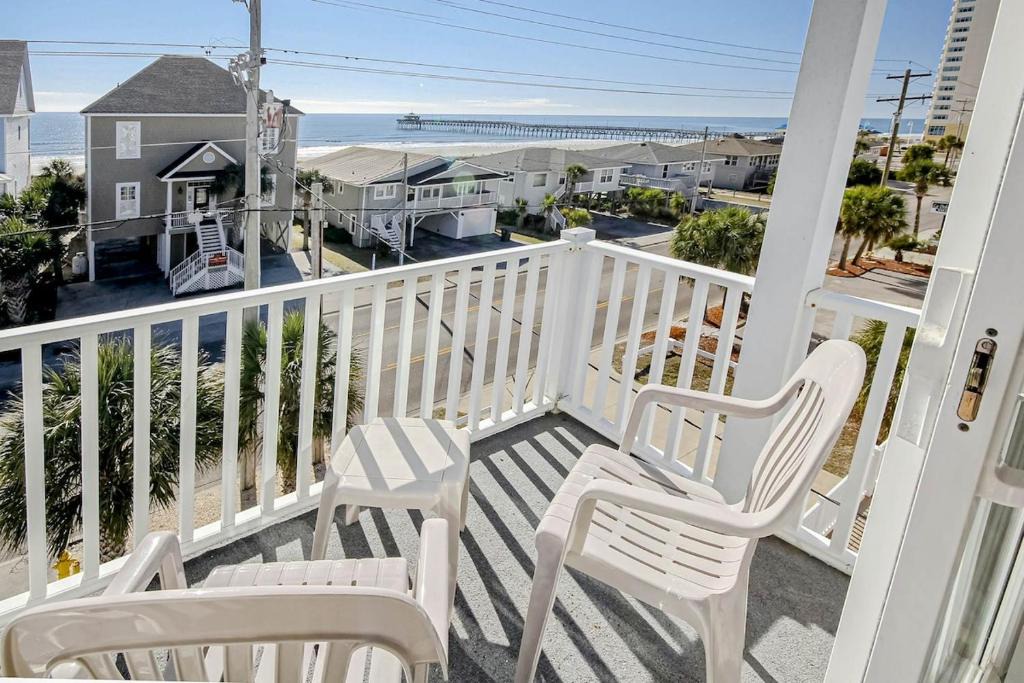 Cherry Grove Beach Apartment | PacMan Get Away