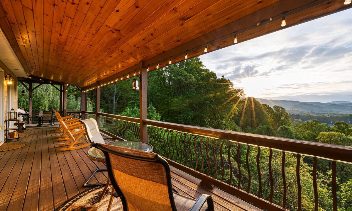 Bryson City House | Panoramic Mountain Retreat Sleeps 10 Hot Tub 4 Fireplaces Waterfalls Nearby