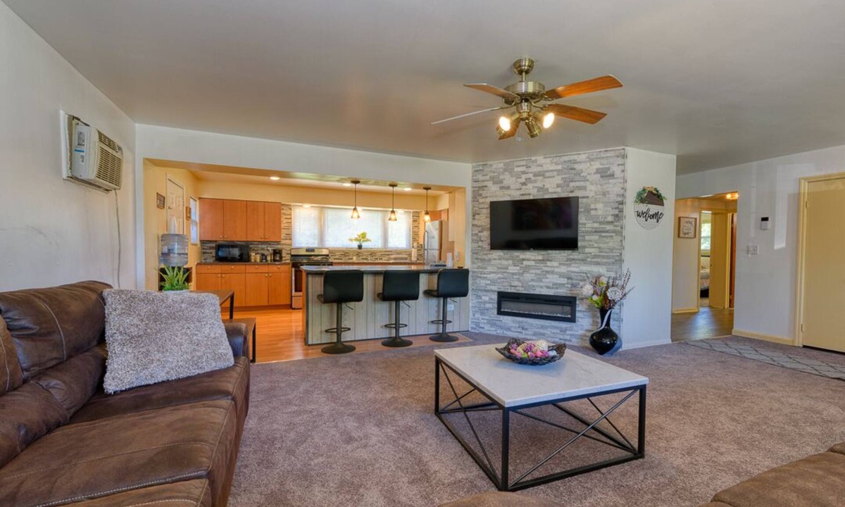 Forestview House | Paradise Estates is a tranquil ranch style home close to walking trail, shopping
