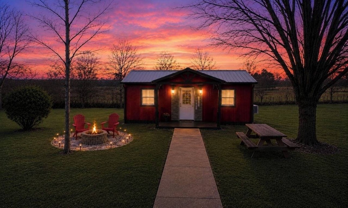 Horse Cave Cabin | Patrick's Place farm w/animals near Mammoth Cave
