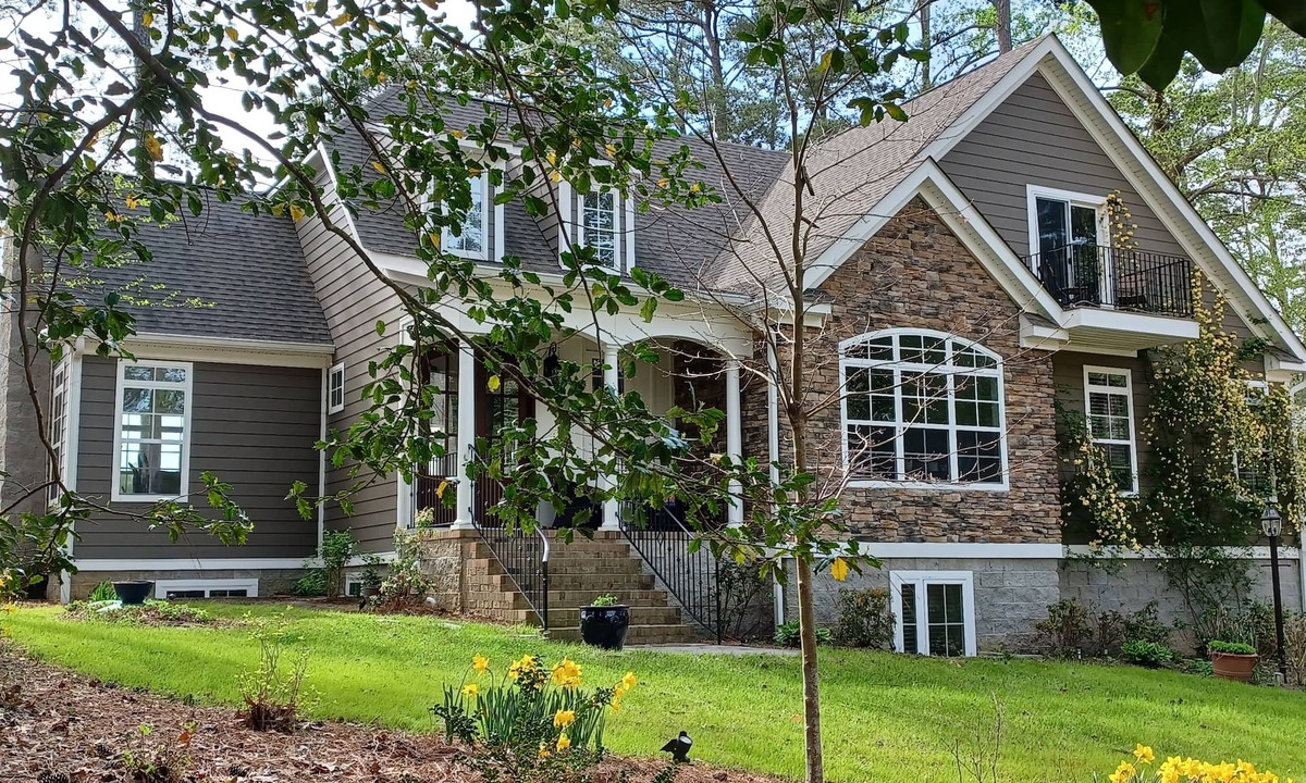 Carrollton House | Peace on the Brewers River with Panoramic Views.