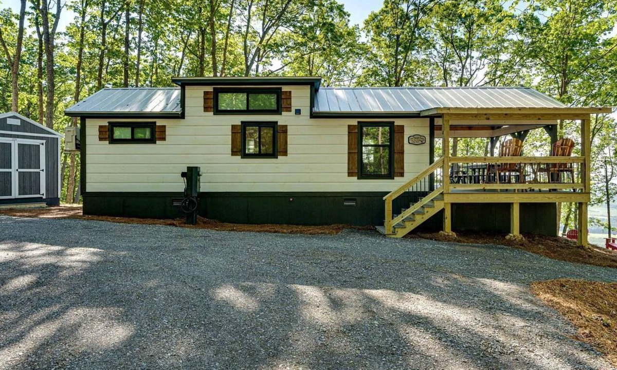 Menlo Cabin | Peaceful Mountain Tiny Home with Breathtaking Valley Views & Fireplace Near Lookout Mountain, Menlo GA