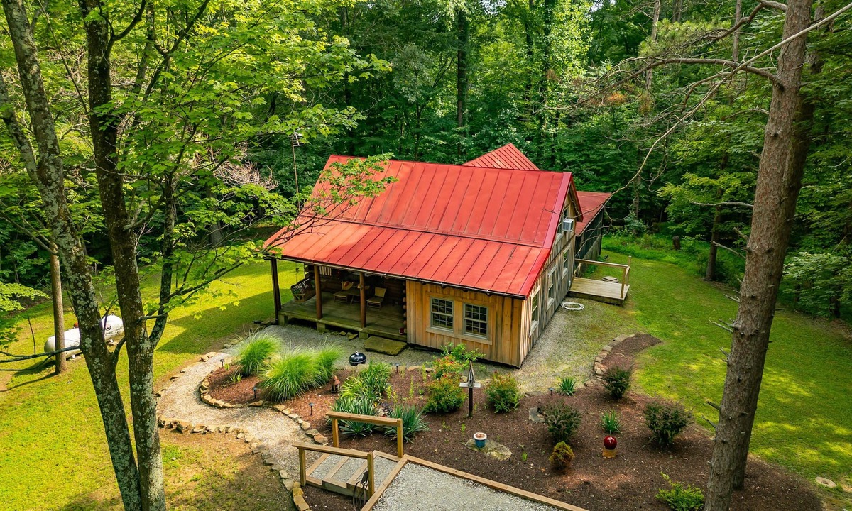 Gnaw Bone Cabin | Peaceful, pet-friendly Brown County cabin!