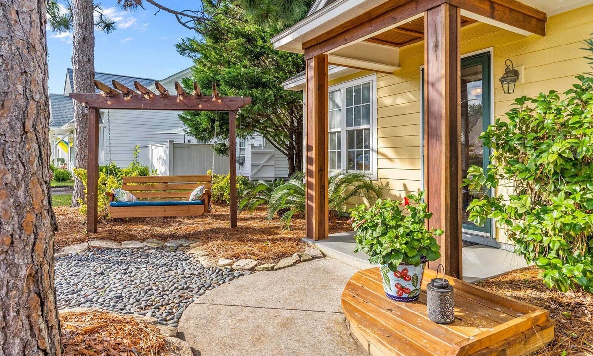 Myrtle Grove Cottage | Peaceful Wilmington Home Near Beach & Downtown!