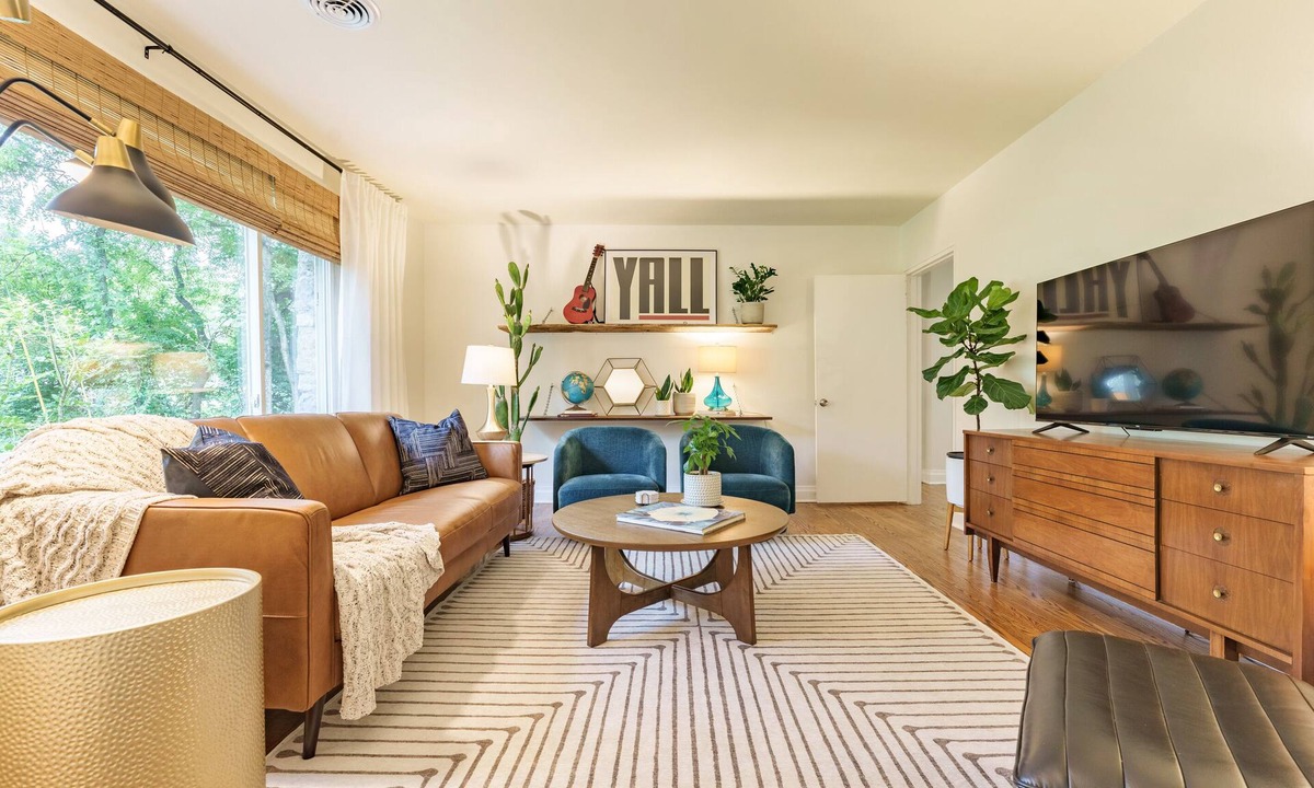 Inglewood House | *Pecan Belle* Vintage Cottage, Fire Pit, Creek