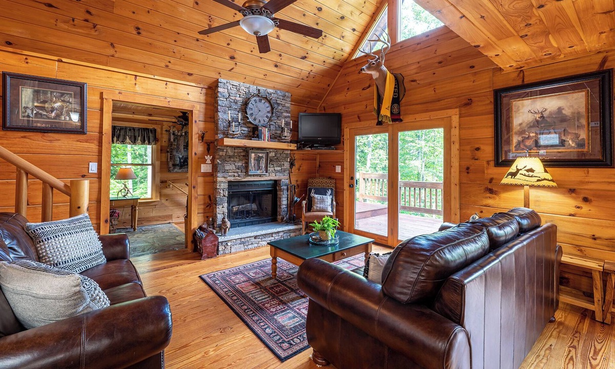 Topton Cabin | Perfect location for your family vacation. Amazing Family Cabin overlooking Lake Nantahala