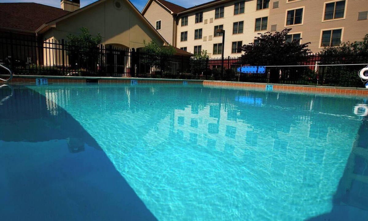 Lexington Hotel | Pet-Friendly 1 Bedroom Suite w/Free Parking & Breakfast | 2.1 Mi from Kirk Park